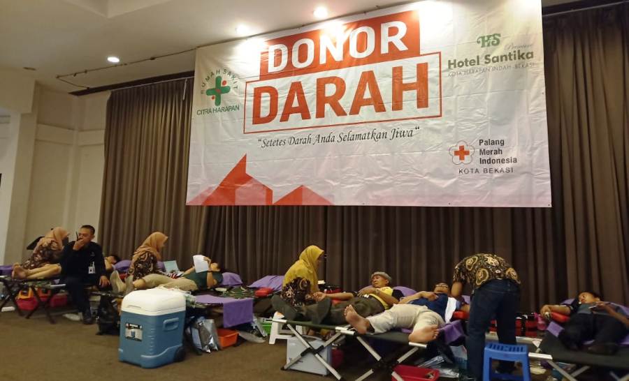 Rayakan Hari Jadi Kelima, Hotel Santika Premiere KHI Helat Donor Darah