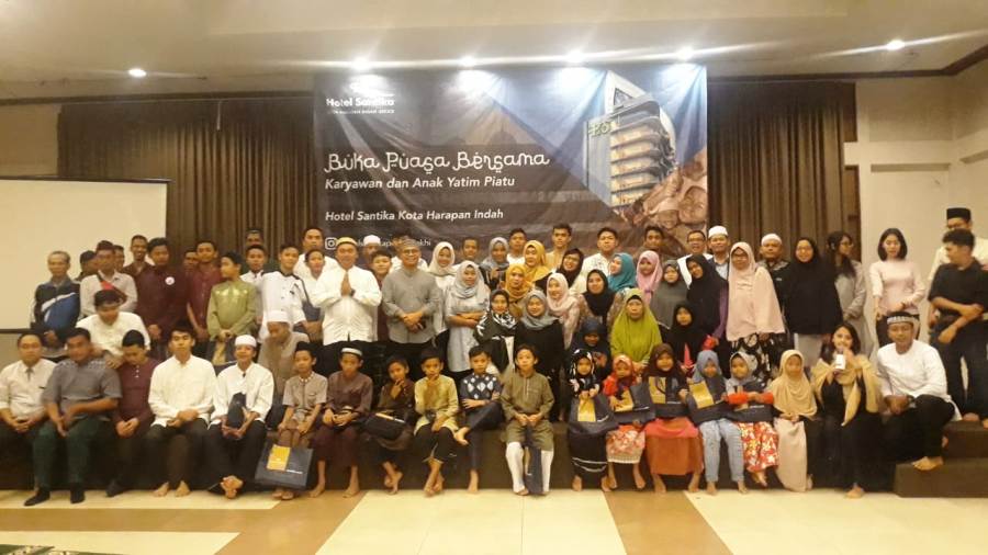 Ajak Anak Yatim Buka Puasa, Hotel Santika Premiere KHI Sampaikan CSR
