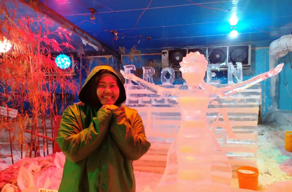Sensasi Berada di Film Frozen dengan Datang ke Snow World
