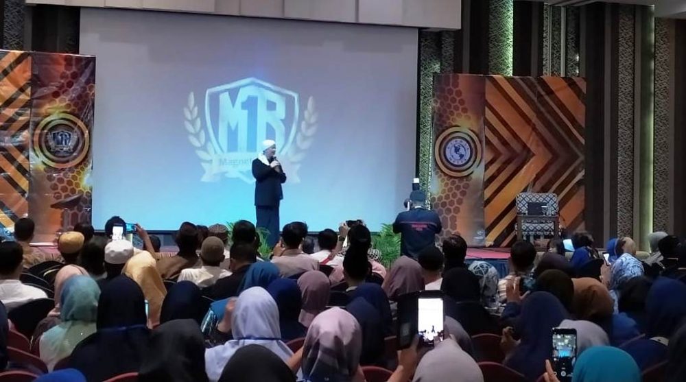Ribuan Peserta Hadiri Mega Seminar Magnet Rezeki di Cikarang