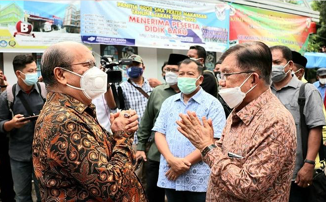 Jusuf Kalla Datangi Para Pengurus Gereja Katedral Makassar Pasca Bom Bunuh Diri, Senin (29/3/2021).