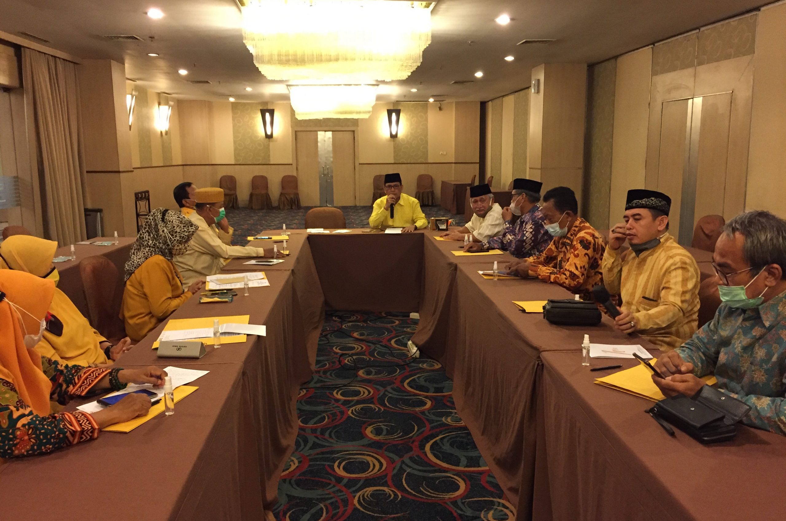 Plt Sekretaris DPD Golkar Kota Bekasi bertemu para Dewan Penasehat dan Tokoh Partai Golkar Kota Bekasi di Horison Hotel, Selasa (27/4/2021).