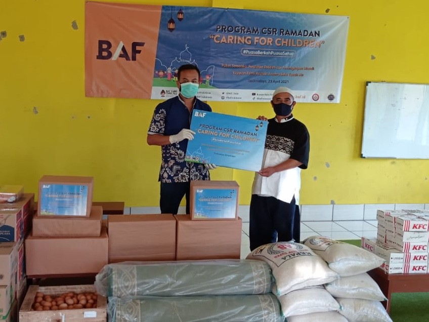 Pemberian bantuan secara simbolis oleh PT BAF