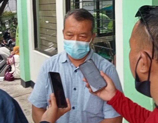 Ketua Baru LPM Pekayon Jaya Ade Murtadi saat diwawancarai awak media di Bekasi, Rabu (7/4/2021).