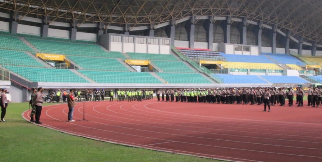 Apel gabungan Operasi Ketupat Jaya yang dilakukan Pemerintah Kota Bekasi bersama Tiga Pilar di Stadion Patriot Chandrabaga, Kota Bekasi, Rabu (5/5/2021).