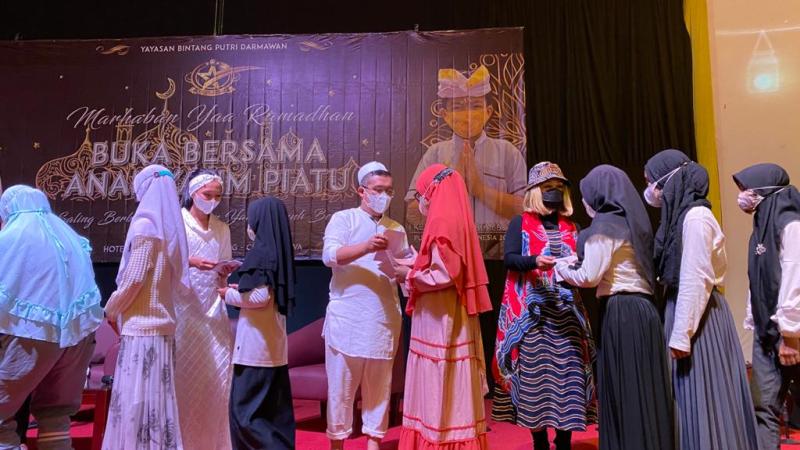 Putera Puteri Cilik Indonesia Berbagi Kasih dengan Anak Yatim Piatu