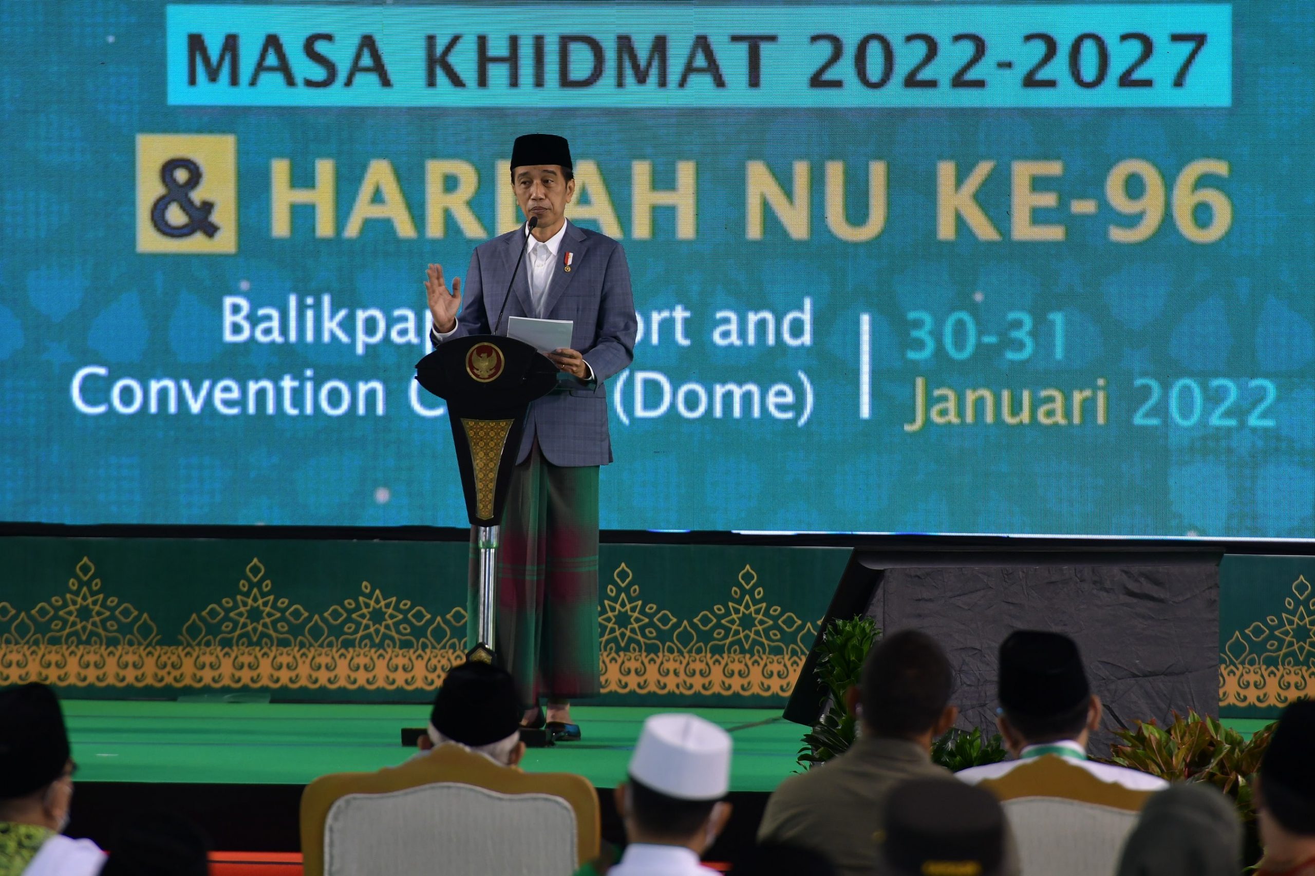 Presiden Joko Widodo saat memberikan sambutan dalam kegiatan pengukuhan PBNU di Sport and Convention Center, Kota Balikpapan, Kalimantan Timur, Senin (31/1/2022).