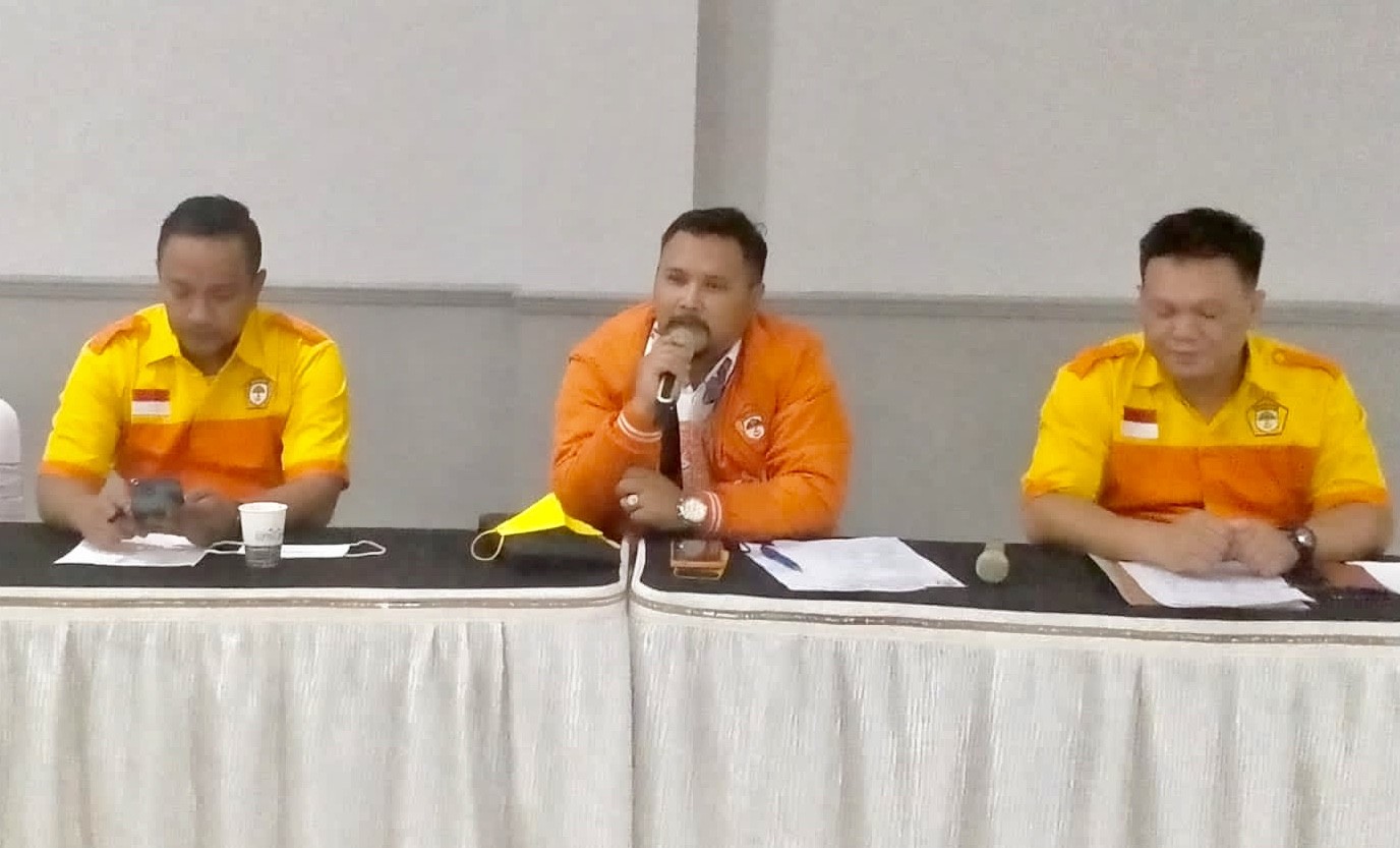 Pengurus Kosgoro 1957 Kota Bekasi saat melakukan rapat pleno di RM Wulansari, Margajaya, Bekasi Selatan pada Senin (17/1/2022).