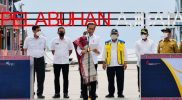 Presiden Joko Widodo (tengah) saat memberikan sambutan dalam prosesi peresmian tujuh pelabuhan di Danau Toba, Rabu (2/2/2022). (Foto/Net)