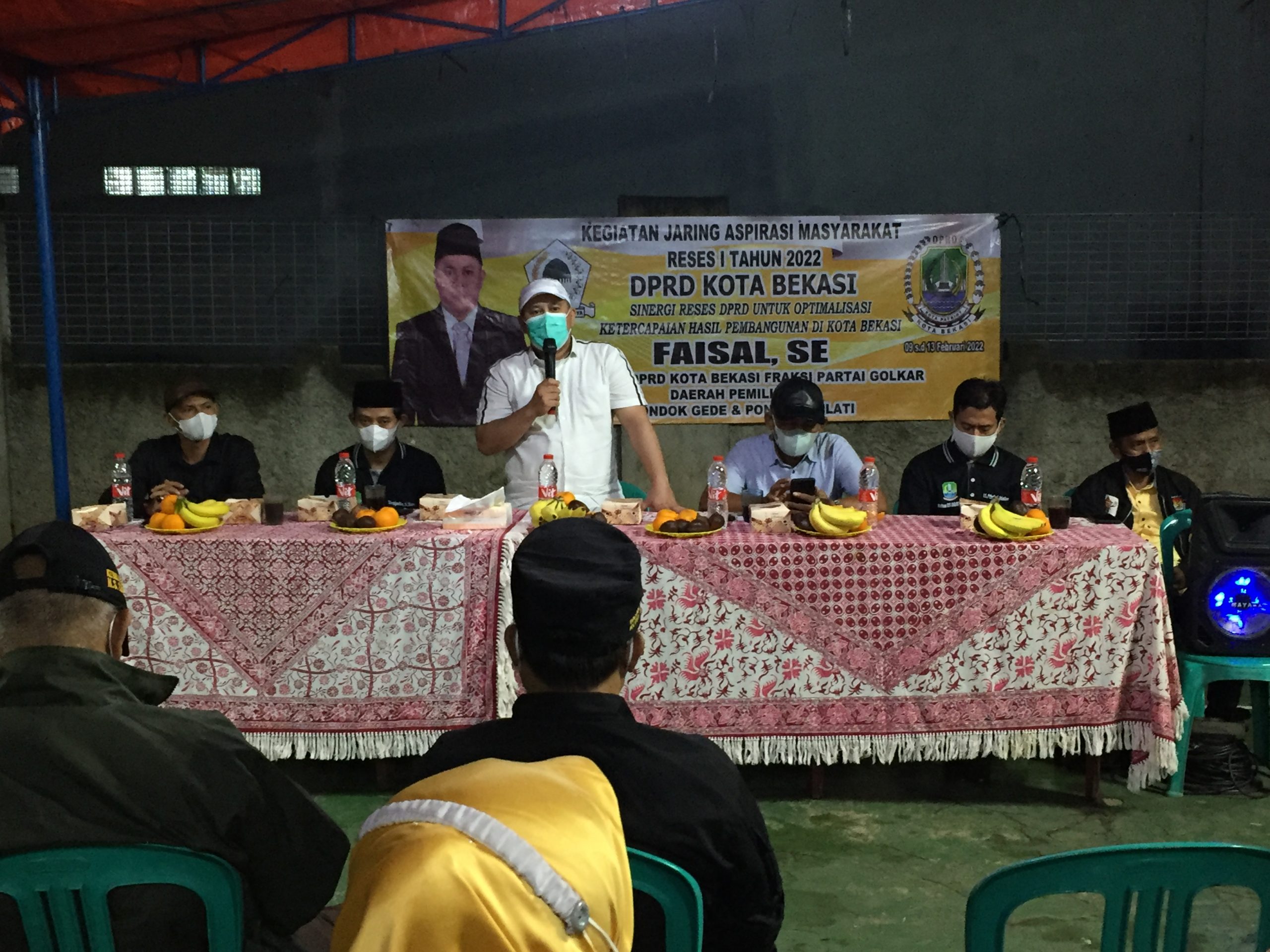 Anggota DPRD Kota Bekasi fraksi Partai Golkar Faisal saat melakukan kegiatan reses di wilayah Jaticempaka, Pondok Gede, Bekasi, Minggu (13/2/2022).