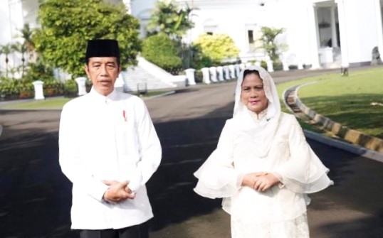 Presiden Joko Widodo (kiri) bersama Ibu Negara Iriana Joko Widodo (kanan)