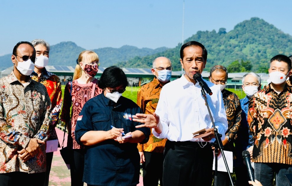 Presiden Joko Widodo saat memberikan sambutan dalam acara Peresmian Persemaian Rumpin, Peluncuran Rehabilitasi Mangrove, dan World Mangrove Center di Kabupaten Bogor, Jawa Barat, Jumat (10/6/2022).