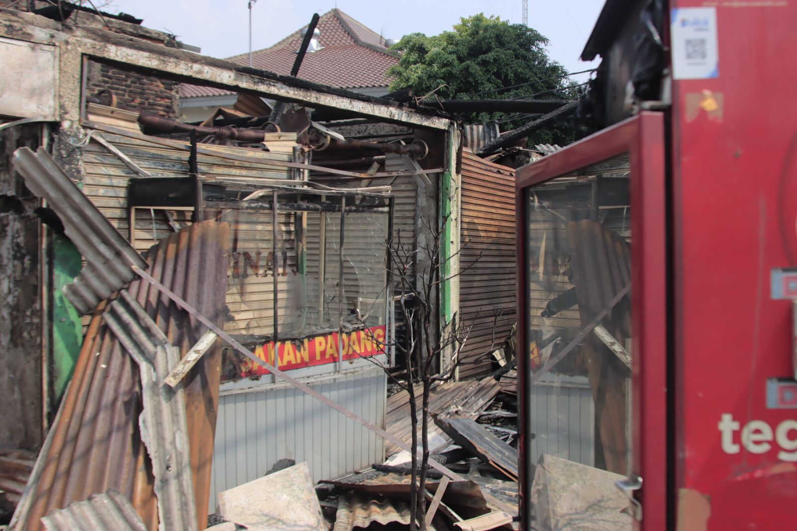 Potret salah satu kios yang ludes terbakar dilalap si jago merah di Terminal Induk Kota Bekasi, Selasa (19/7/2022).