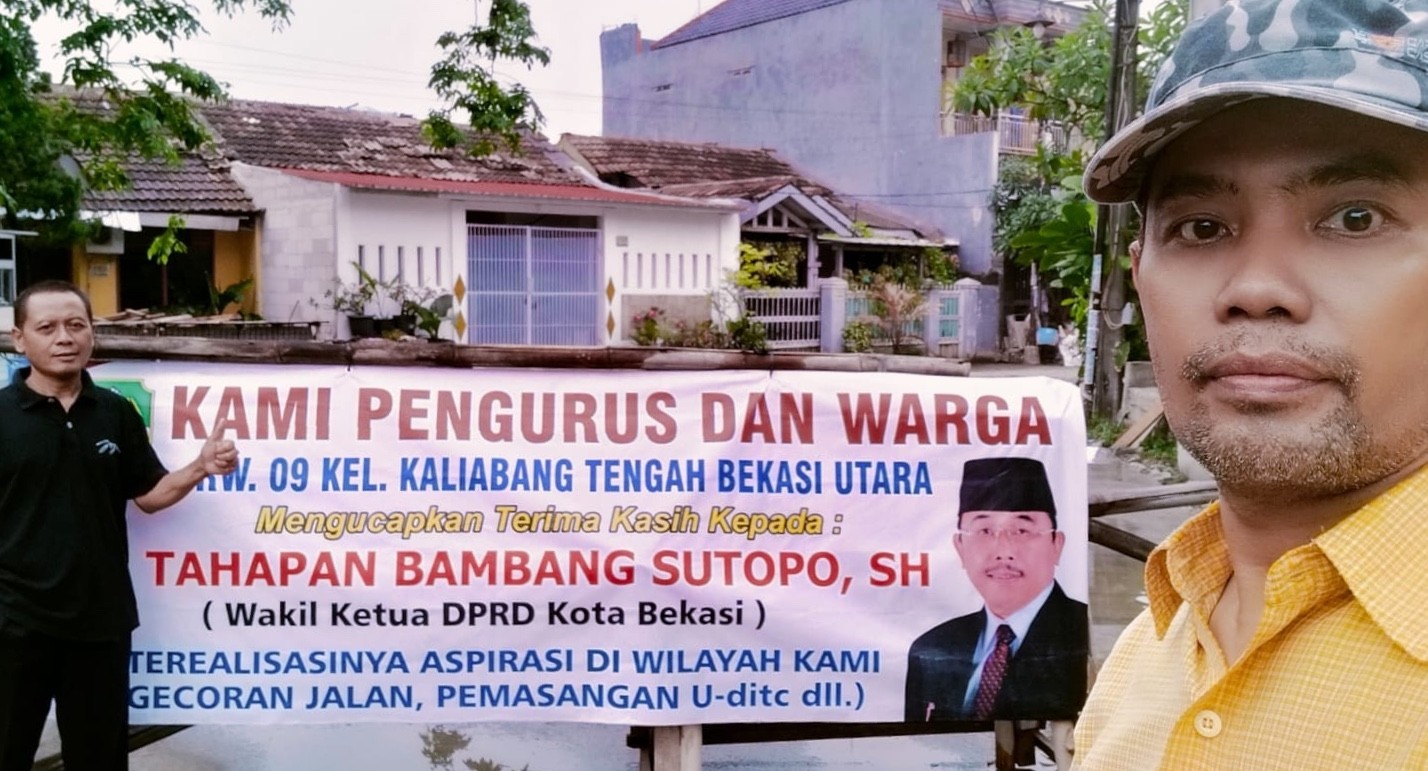 Potret banner apresiasi dari warga untuk Wakil Ketua III DPRD Kota Bekasi Tahapan Bambang Sutopo lantaran tengah merealisasikan aspirasi warga