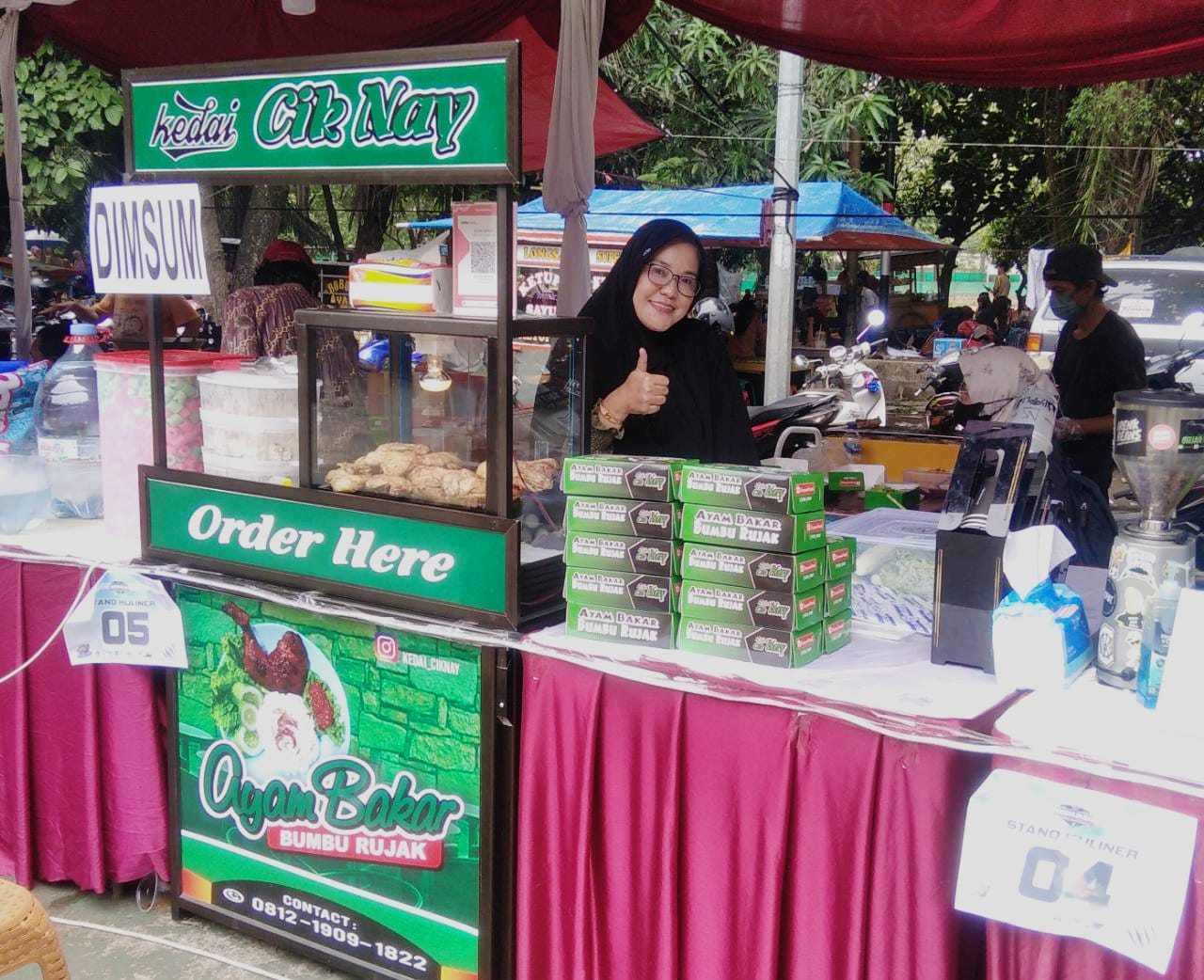 Suasana Kedai ayam bakar bumbu rujak Cik Nay yang menawarkan ciri khas dan cita rasa yang berbeda. (Foto/Reiyan)