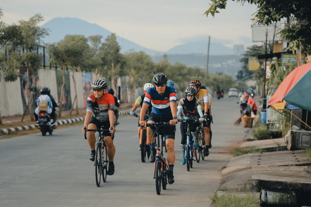 Gubernur Jawa Tengah Ganjar Pranowo kembali bersepeda lagi setelah 8 bulan vakum, Kamis (27/10/2022). (Dok Humas Jateng)