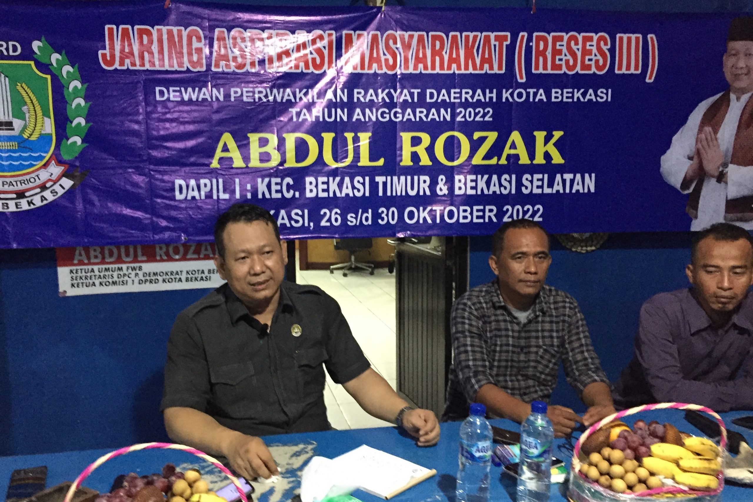 Abdul Rozak atau Bang Jack saat menyerap aspirasi warga dan membeberkan hasil kinerjanya di Bekasi Timur, Jawa Barat, Rabu (26/10/2022). (Dok Daniel Siahaya)