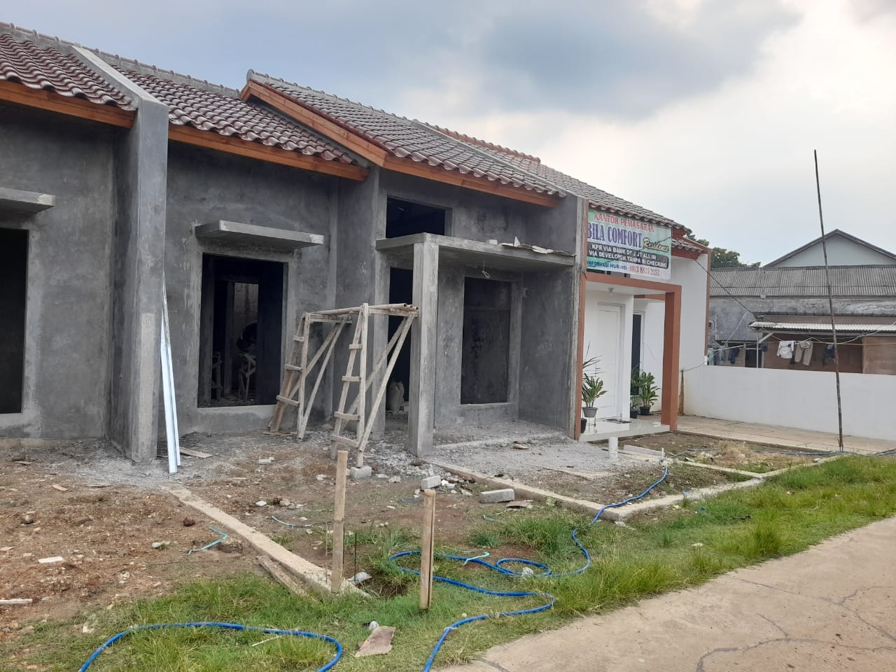 Potret bangunan cluster di wilayah Ciketingudik, Bantargebang, Kota Bekasi yang diduga belum mengantongi Izin Mendirikan Bangunan (IMB)