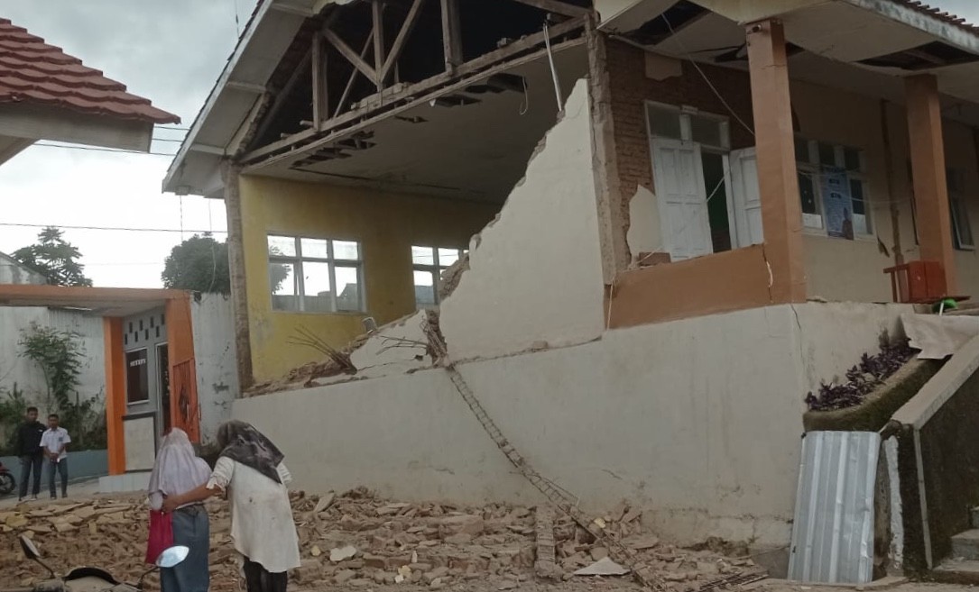 Potret gedung dan rumah yang rusak akibat gempa cianjur