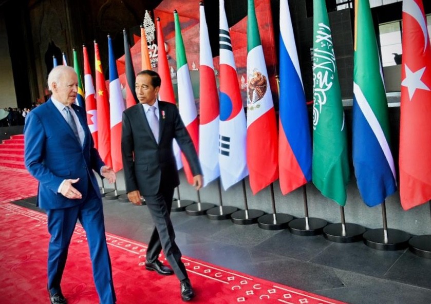 Presiden Jokowi (kanan) bersama Presiden Amerika Serikat Joe Biden (kiri) saat melakukan pertemuan bilateral membahas beberapa isu strategis di The Apurva Kempinski Bali, Senin (14/11/2022).