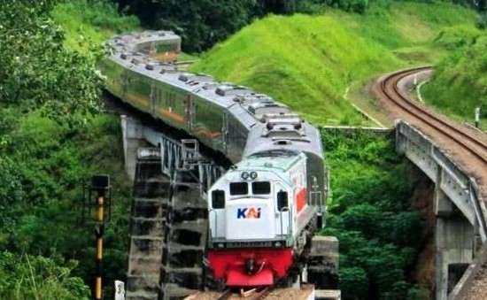 Ilustrasi kereta baru blambangan ekspres yang melayani rute Semarang Tawang-Ketapang