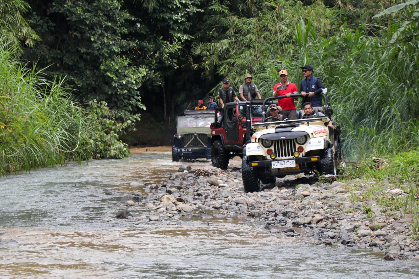 Potret Trip Jip keliling sekitar Candi Borobudur