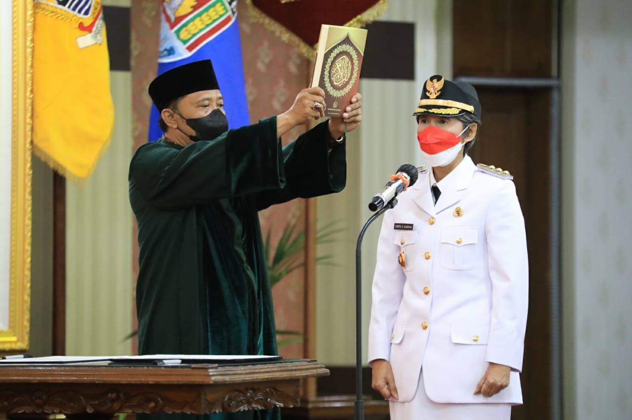Potret Kepala Dinas Kesehatan Provinsi Jawa Tengah Yunita Dyah Suminar saat disumpah untuk mengemban jabatan barunya yaitu Penjabat (Pj) Bupati Cilacap, Sabtu (19/11/2022).