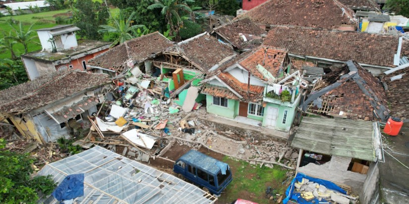 Potret bangunan yang rusak akibat gempa Cianjur yang menelan ribuan korban luka-luka dan ratusan orang meninggal dunia, Minggu (27/11/2022).