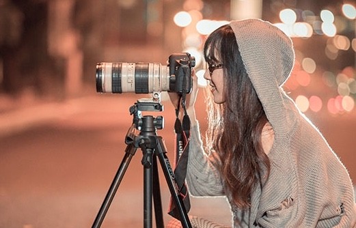 Ilutsrasi Kompetisi Foto BRIGHT ON 2022