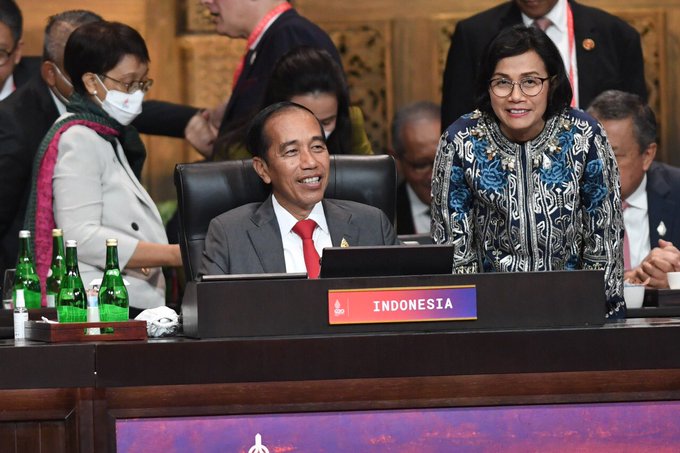 Potret Presiden Jokowi tersenyum lepas usai menutup KTT G20 di Bali yang hasilkan deklasari bersama, Rabu (16/11/2022).