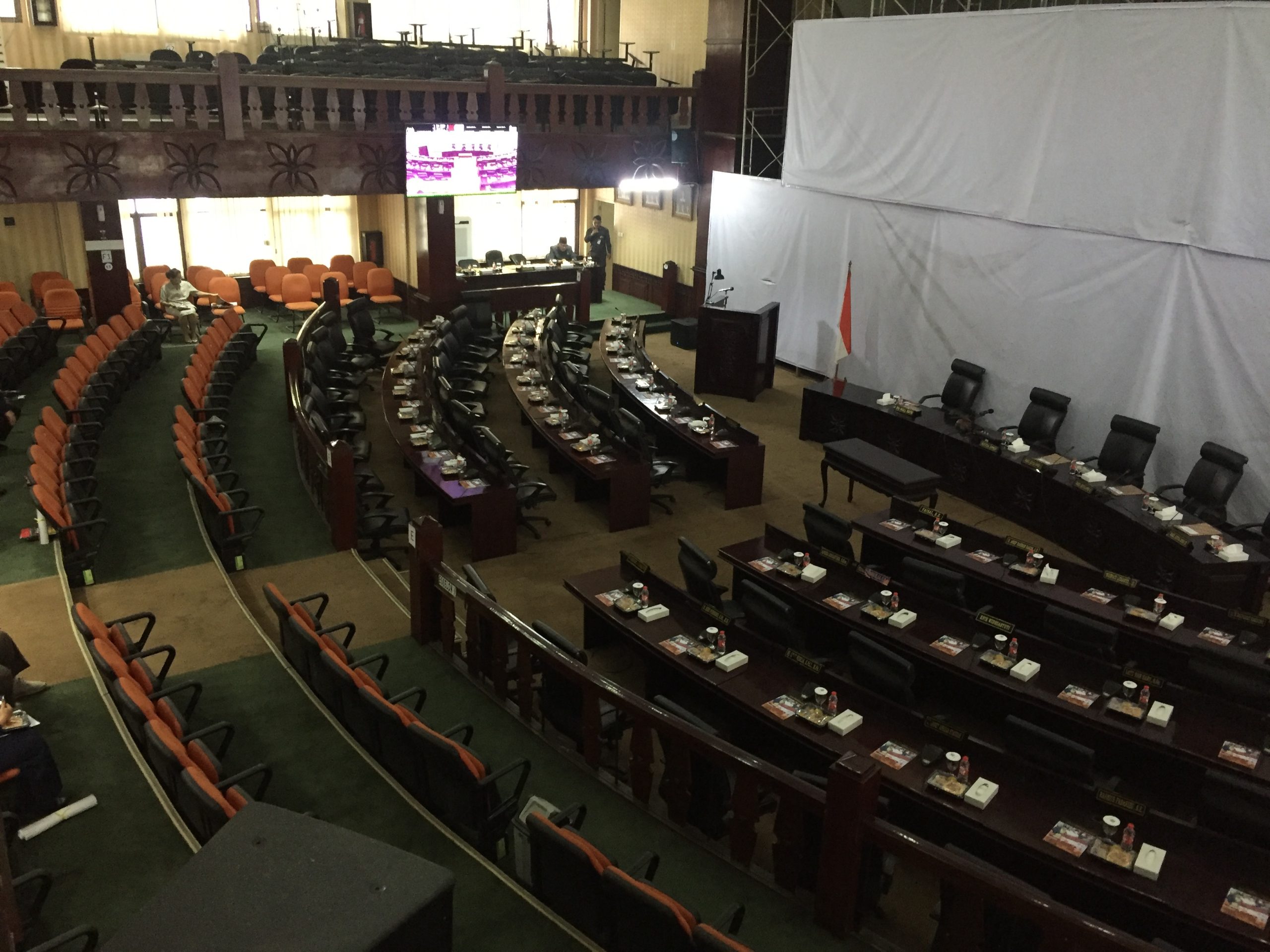 Potret ruang rapat paripurna DPRD Kota Bekasi kosong melompong, Rabu (30/11/2022).