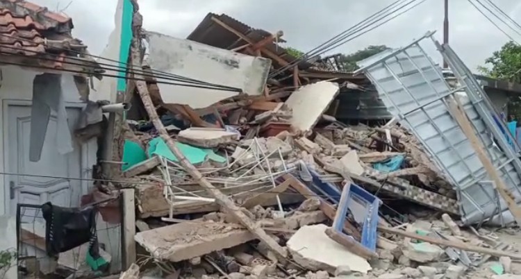 Potret rumah rusak parah akibat gempa di Cianjur yang mengakibatkan korban jiwa meninggal dunia