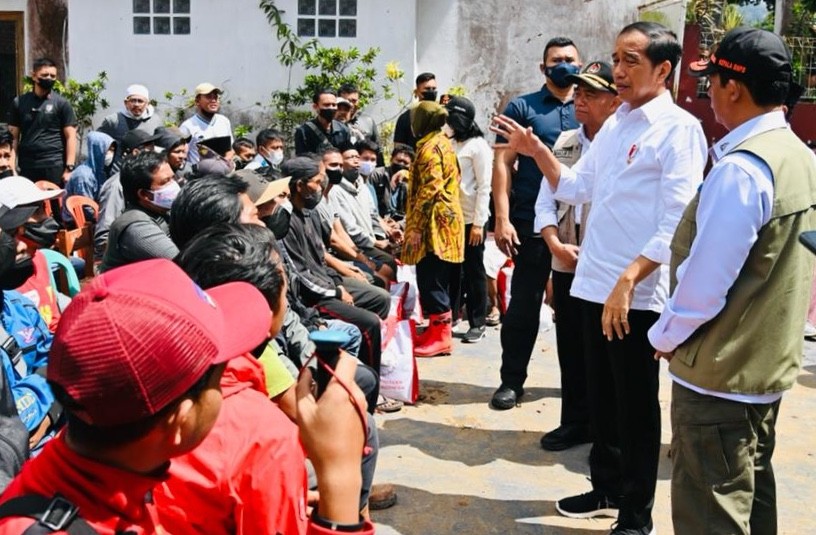 Presiden Jokowi kembali ke Cianjur untuk memastikan proses evakuasi korban gempa dan penyaluran distribusi logistik berjalan dengan baik, Kamis (24/11/2022).