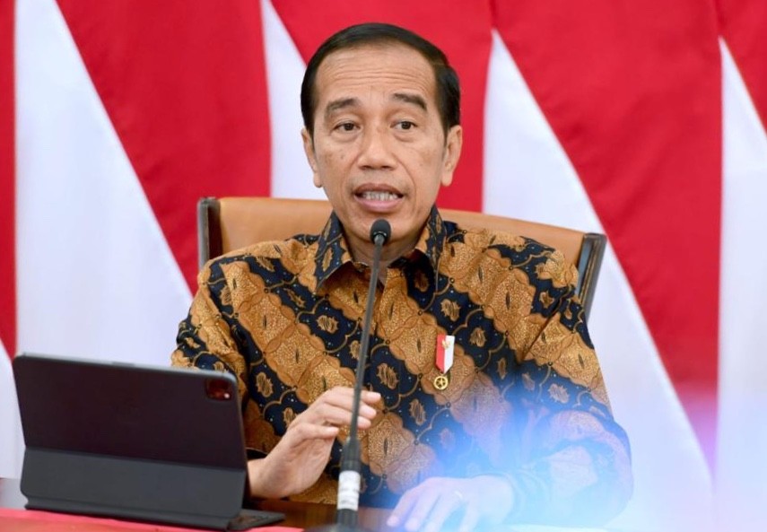 Presiden Joko Widodo atau Jokowi mengumumkan pencabutan kebijakan PPKM, meski demikian masyarakat diminta untuk tetap waspada, Jumat (30/12/2022).
