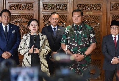 Potret para pimpinan DPR RI usai melakukan rapat paripurna pengesahan Laksamana Yudo Margono sebagai panglima TNI menggantikan Jenderal Andika Perkasa, Selasa (13/12/2022).