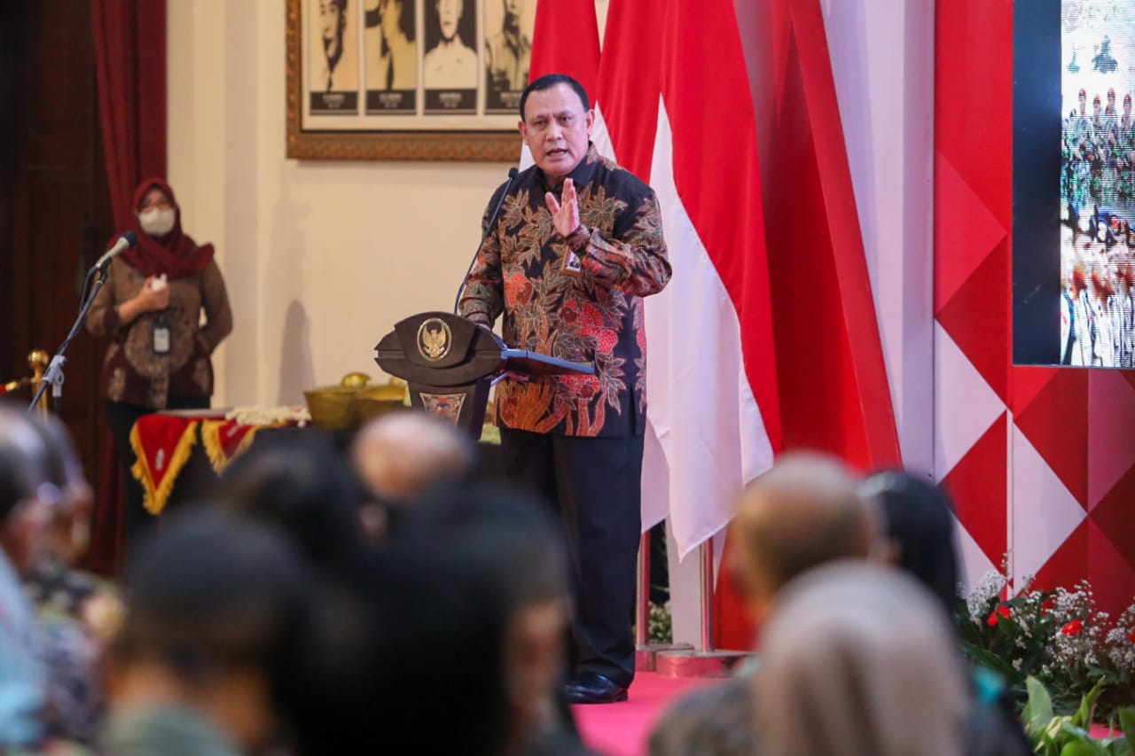 Potret Ketua KPK Firli Bahuri saat menghadiri pembukaan Harkodia 2022 di Surabaya dan menyebut KPK mendorong daerah agar menerapkan pendidikan antikorupsi di Sekolah, Kamis (1/12/2022).