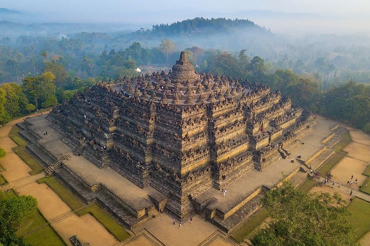 Candi Borobudur merupakan salah satu kawasan wisata yang paling diminati oleh para wisatawan lokal maupun mancanegara. (Foto/Net)