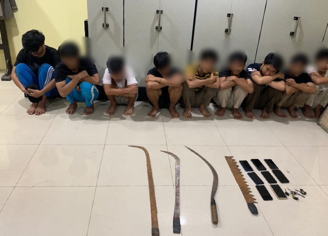 Potret sembilan remaja yang diduga hendak ingin melakukan aksi tawuran diamankan oleh Polres Metro Bekasi Kota. (Dok. Humas Polres Metro Bekasi Kota)