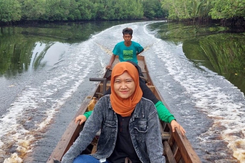 Potret Resti Julianti Mantri BRI yang melayani masyarakat di Sungai Guntung