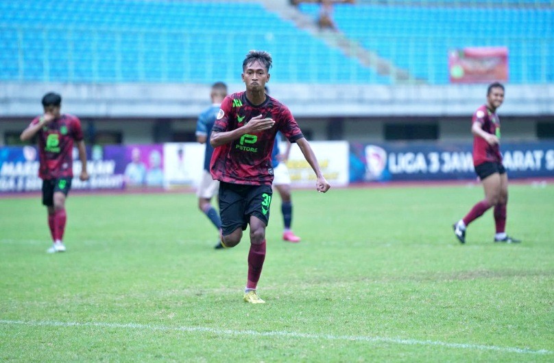 Muhammad Ferdiansa melakukan selebrasi﻿ usai melesakkan﻿ gol ke gawang Dejan FC, Selasa (10/1/2023). Foto: Persipasi