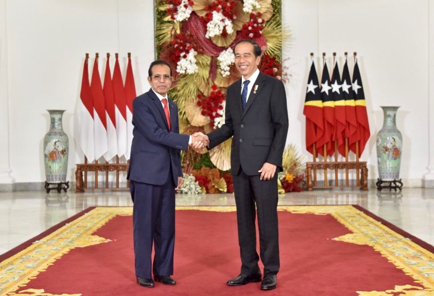 Perdana Menteri (PM) Republik Demokratik Timor Leste Taur Matan Ruak (kiri) bersama Presiden Jokowi (kanan) saat bertemu di Istana Kepresidenan Bogor, Jawa Barat, Senin (13/2/2023). Keduanya telah menyepakati lima perjanjian kerja sama antara Pemerintah Indonesia dengan Pemerintah Republik Demokratik Timor Leste.