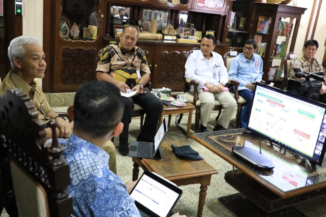 Gubernur Jawa Tengah Ganjar Pranowo gandeng Bulog dan Polda Jateng atasi inflasi dari hulu ke hilir.
