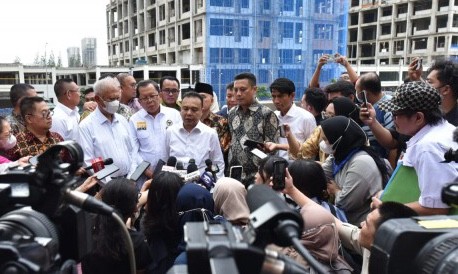 DPR RI lintas Komisi yang dipimpin Wakil Ketua DPR Sufmi Dasco Ahmad ramai-ramai mengunjungi pembangunan proyek apartemen Meikarta yang mangkrak, Selasa (14/2/2023).