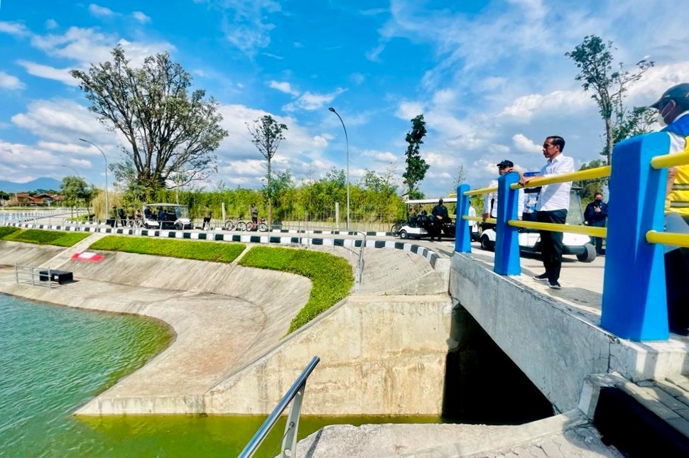 Sejumlah infrastruktur pengendali banjir dan macet di Kabupaten dan Kota Bandung, Jawa Barat yang dibangun oleh Pemerintah Pusat baru-baru ini diresmikan Presiden Jokowi pada Minggu (5/3/2023).