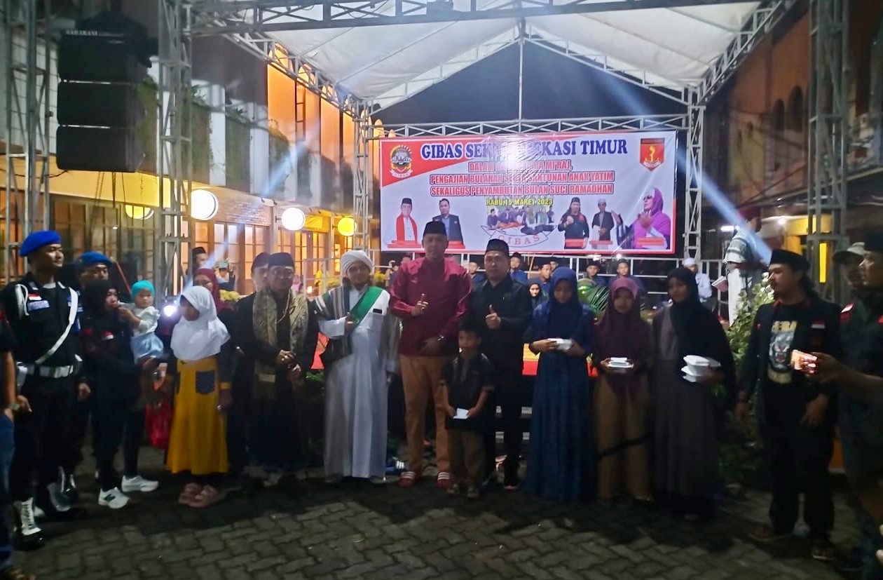 Potret Plt Walikota Bekasi Tri Adhianto saat menghadiri pengajian bulanan Gibas Kota Bekasi, Rabu (15/3/2023).