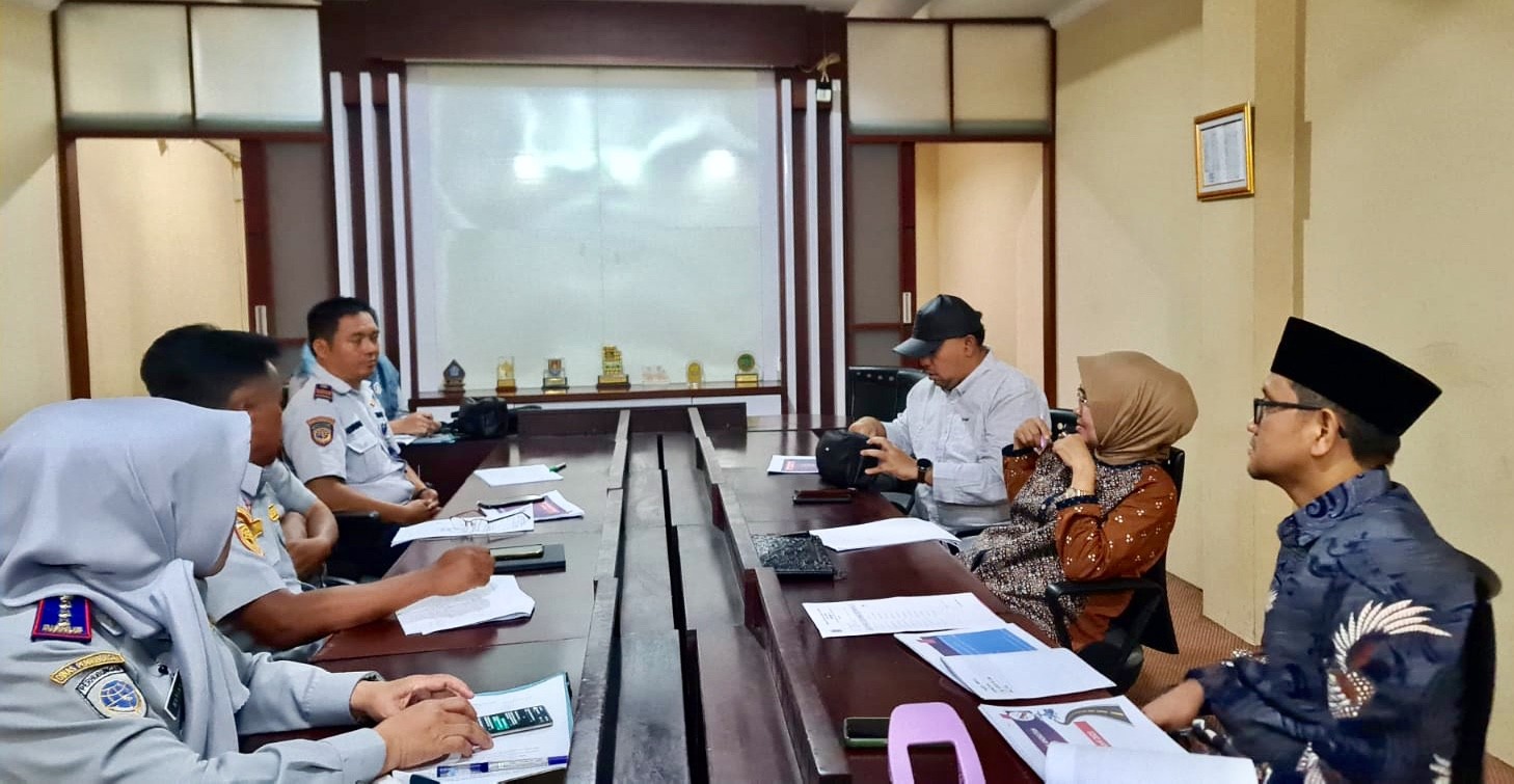 Potret Komisi II DPRD saat rapat koordinasi dengan Dishub Kota Bekasi terkait persiapan pelaksanaan mudik lebaran 2023. (Dok. Ist)