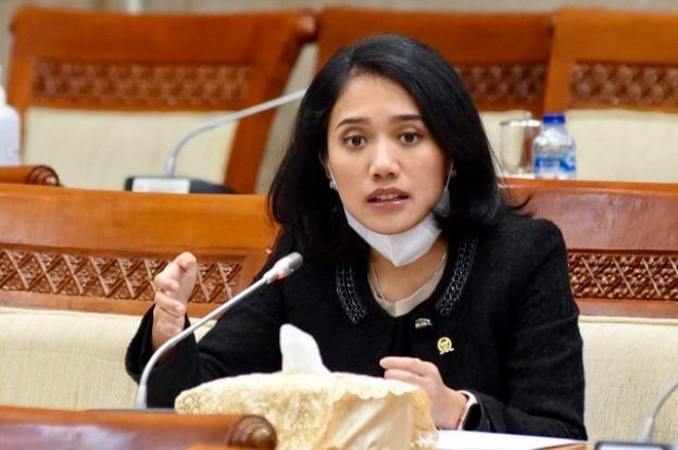 Potret Anggota Komisi XI DPR RI Puteri Komarudin yang menyambut baik dan mendukung tindak lanjut konsolidasi belanja pengadaan untuk semakin menghemat uang negara.