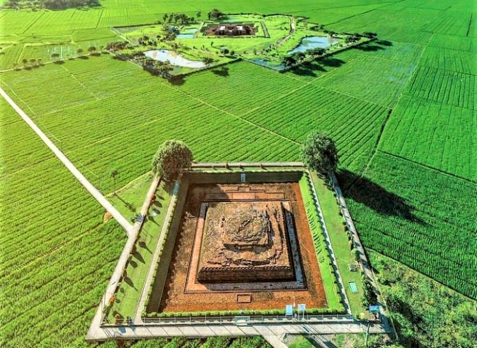 Potret Kompleks Candi Batu Jaya, Desa Segaran, Kabupaten Karawang yang berada ditengah-tengah sawah. (Foto/Net)