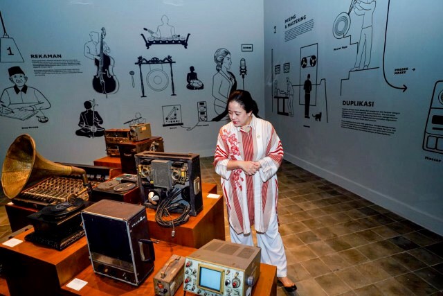 Potret Puan Maharani saat berkunjung dan diajak berkeliling di Lokananta.