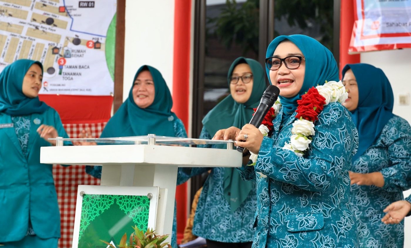 Potret Plt Ketua TP PKK Kota Bekasi yang juga ketua tim monev gerakan keluarga sehat tanggap dan tangguh bencana (GKSTTB) Wiwiek Hargono.